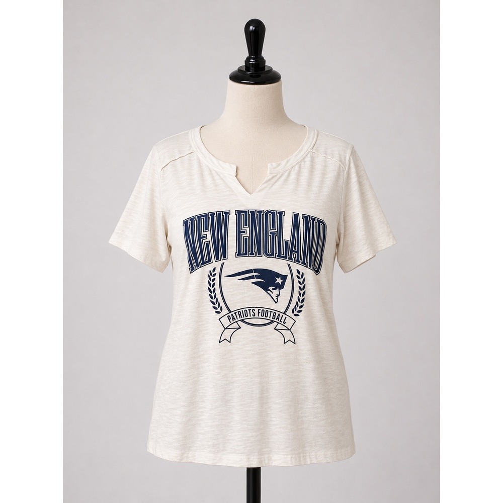New England Patriots Women's Tee Casual Fan Shirt NFL Team Apparel Cream Graphic